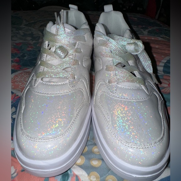 *NIB* SHEIN Pearl White Hologram Sneakers Size 41 - Picture 4 of 8